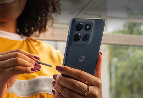 Motorola Edge60 Stylus Artistry at hand